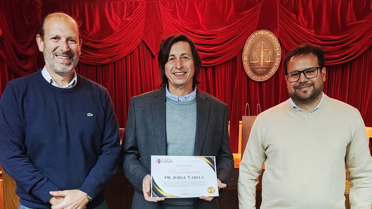 El CAPSL homenajeó al Dr. Jorge Varela por su aporte fundacional al Instituto Escuela de Derecho