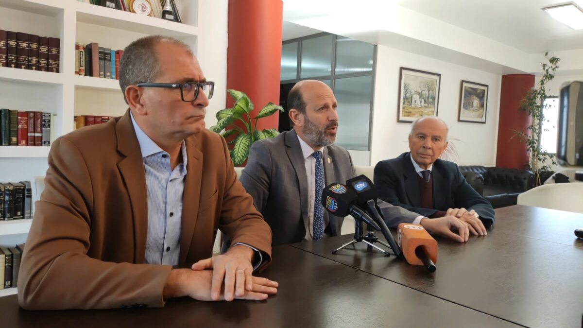 “Humanizar la abogacía”: Los Colegios de Abogados y el Forense trabajan en un proyecto de licencias para profesionales